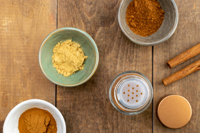 bowls containing cinnamon, ginger, nutmeg and pumpkin pie spice