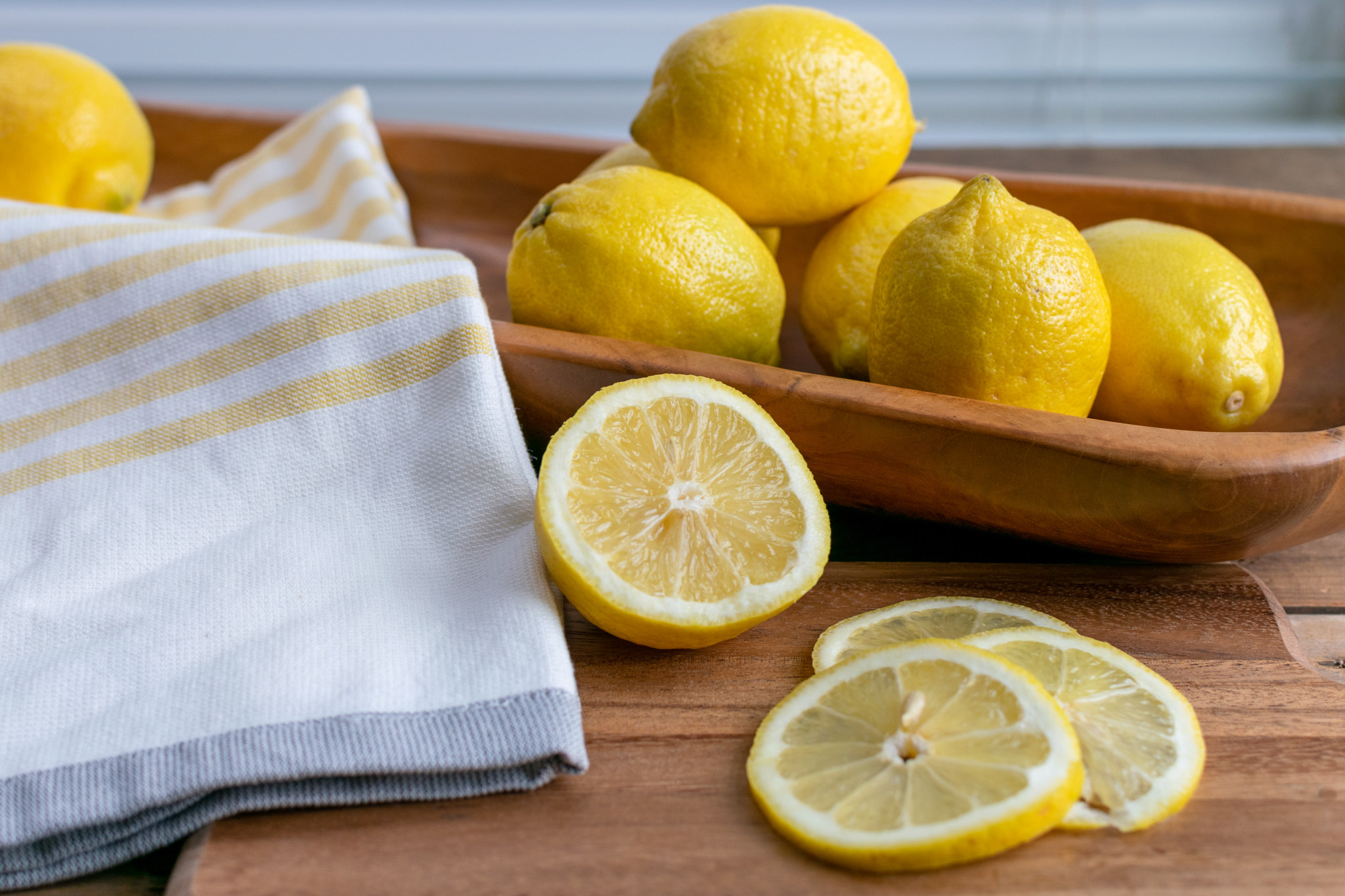 bowl of lemons and sliced lemons