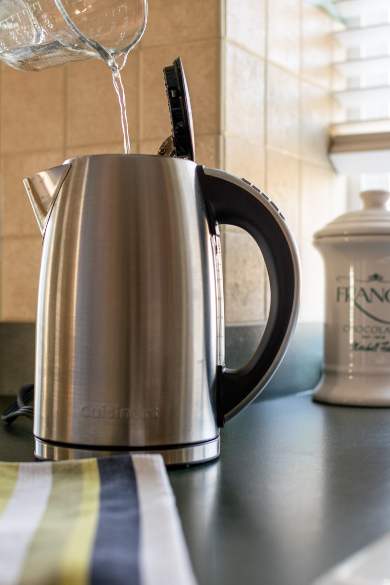 make black tea with an electric tea kettle with temperature settings
