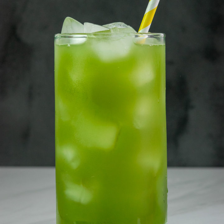 glass of matcha lemonade with ice