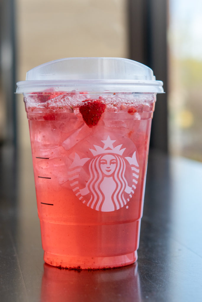 how much caffeine is in a strawberry acai refresher with lemonade venti?
