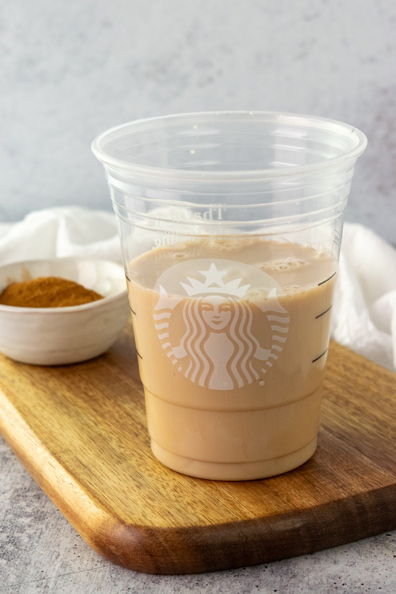 https://www.sweetsteep.com/wp-content/uploads/2023/08/iced-chai-tea-latte-vanilla-cold-foam-recipe-step-5.jpg