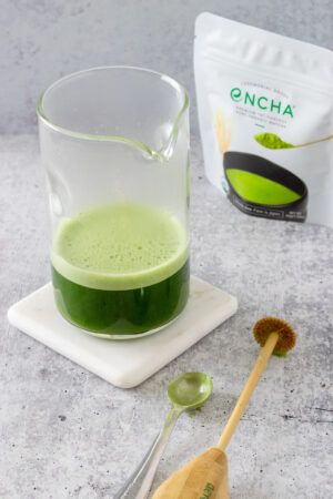 An Aerolatte matcha frother that is battery operated.