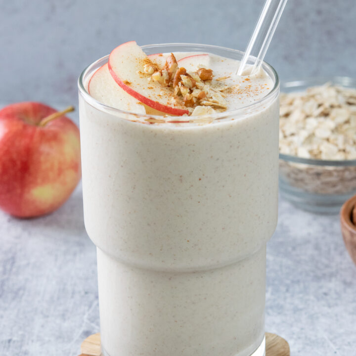Apple Smoothie with Cinnamon and Oats