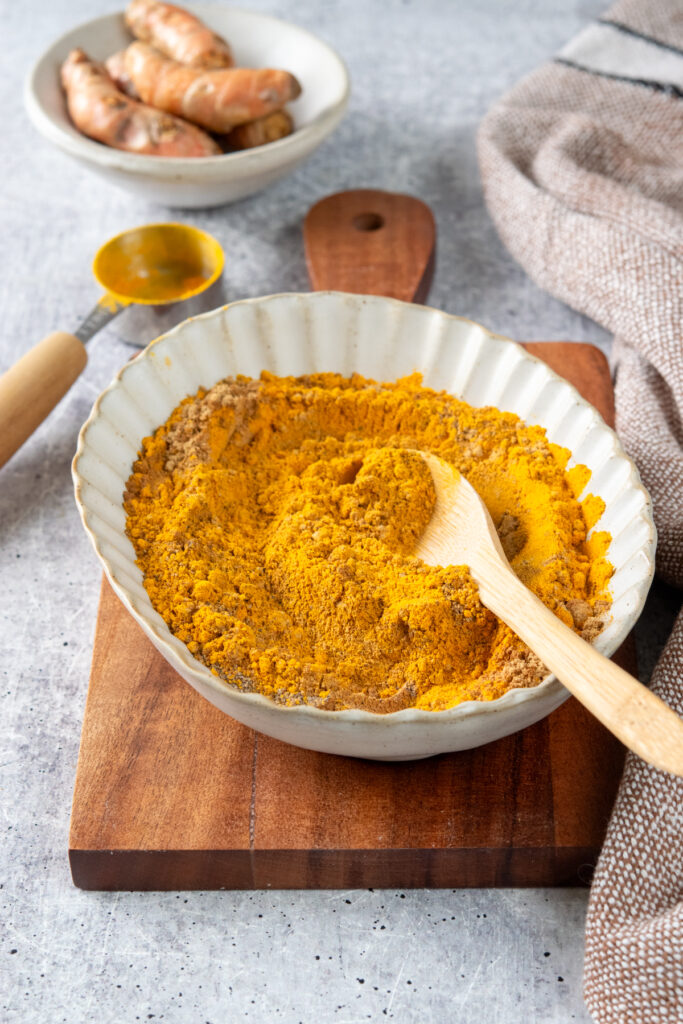 The blend of turmeric latte mix spices all stirred together.